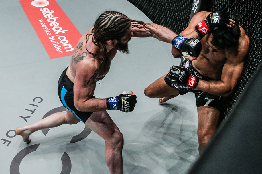 James Nakashima và trận thắng nhảm nhất lịch sử ONE Championship James Nakashima và trận thắng nhảm nhất lịch sử ONE Championship